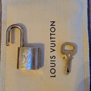 Louis Vuitton Padlock with one key #322